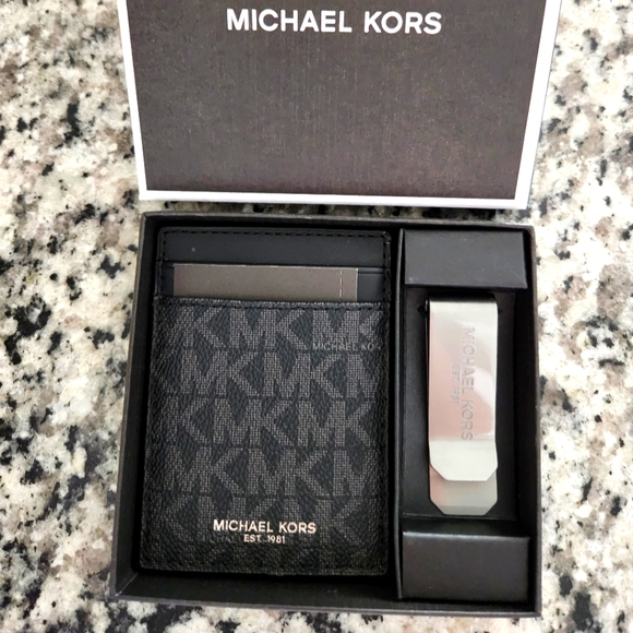 Michael Kors Wallet & Money Clip - Picture 1 of 3